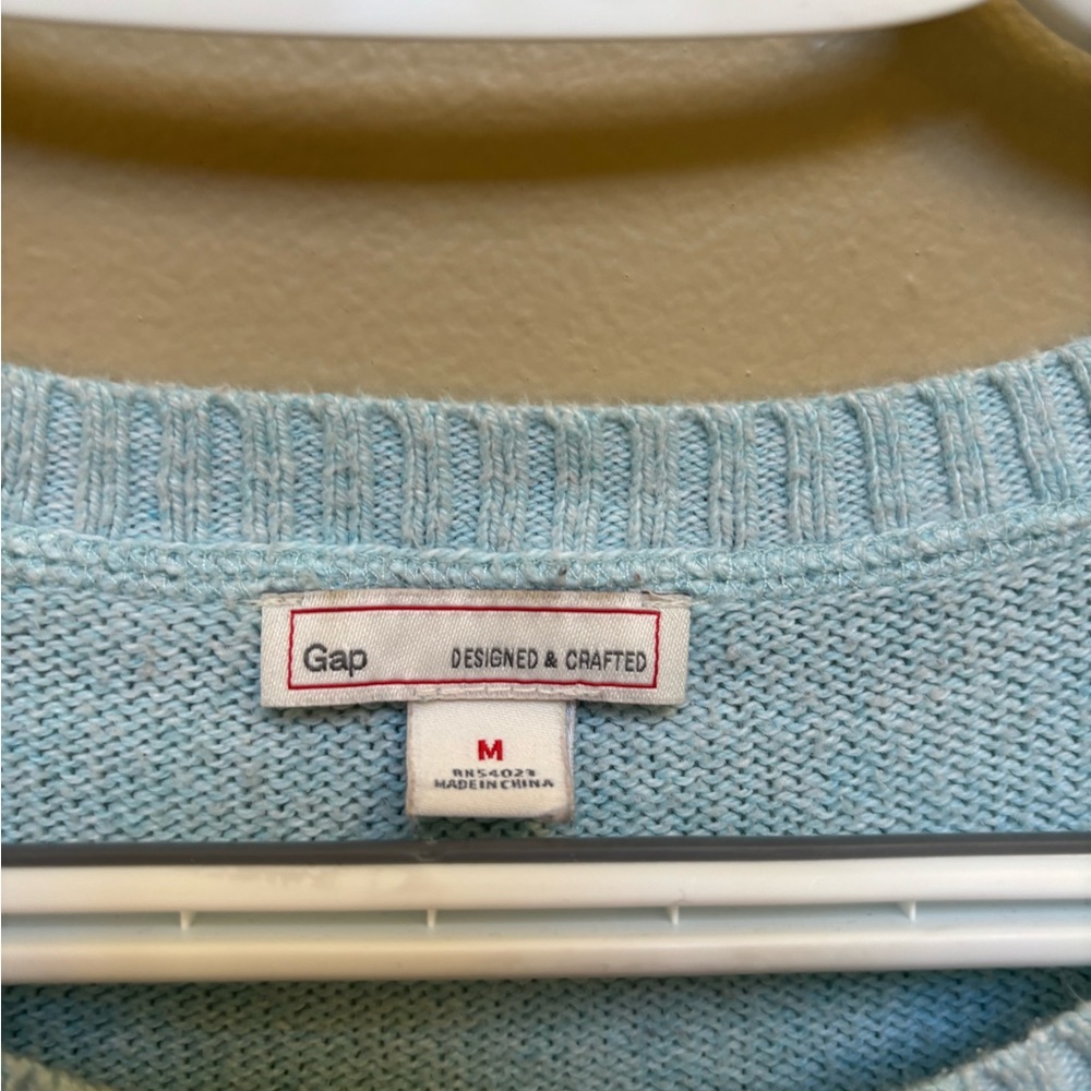 GAP women’s sweater - Picture 2 of 3